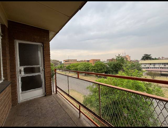 2 BEDROOM FLAT FOR SALE IN VEREENIGING CENTRAL